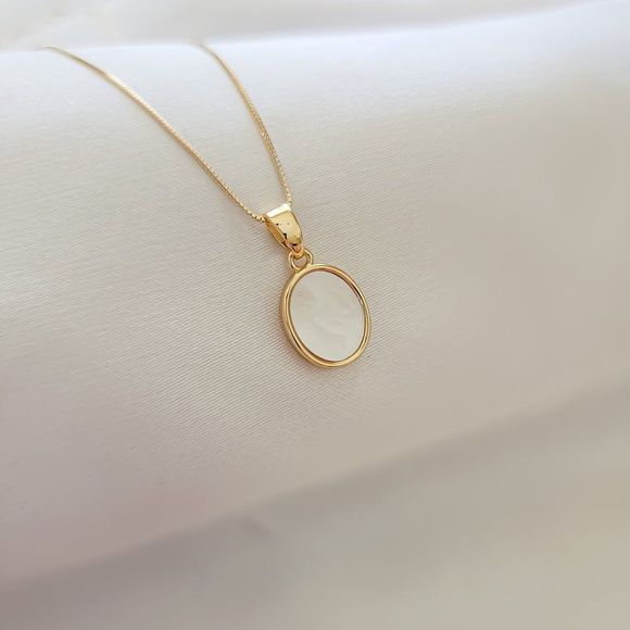 Jewelry - Gold Filled Box Chain Pearl Shell Medallion Pendant Necklace